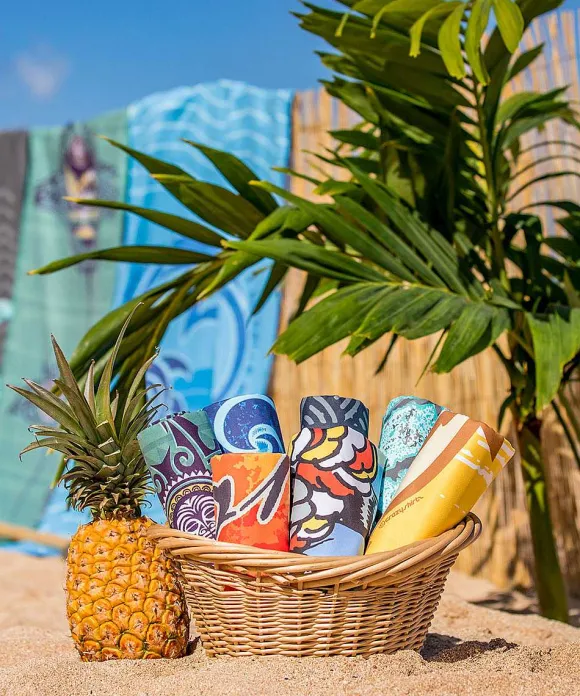 Towels>Crazy Shirts Circling Sharka - Microfiber Beach Towel