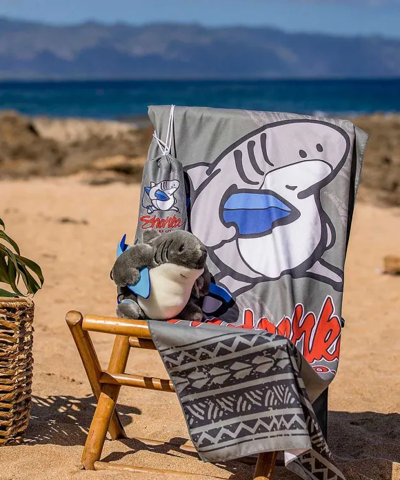 Towels>Crazy Shirts Circling Sharka - Microfiber Beach Towel