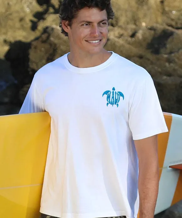 T-Shirts>Crazy Shirts Molokini Honu - White Short Sleeve Crewneck T-Shirt