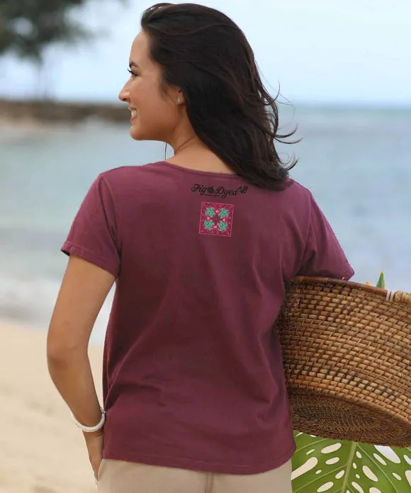T-Shirts>Crazy Shirts Tropical Reef Honu Quilt - Fig Dyed Short Sleeve Scoop Neck T-Shirt